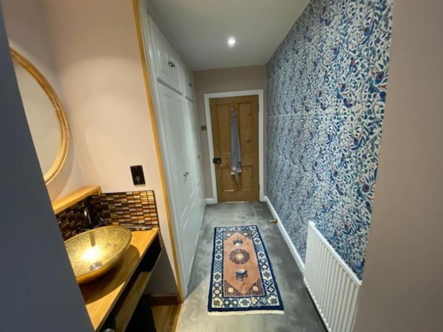The Bolt Hole, Cotswold Cottage, *